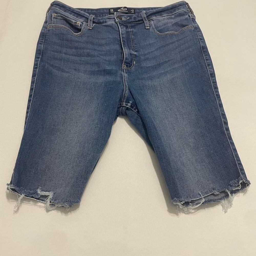 Hollister Ultra High-Rise Super Skinny Denim Shorts Medium Wash Raw Hem 15R W32